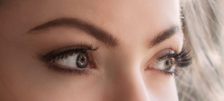 Read more about the article Wimpernlifting – Ablauf, Wirkweise & Kosten